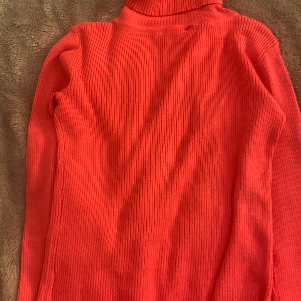Clearance BUNDLE OF 4 two turtlenecks and two sweaters
SIZE XS
GREAT CONDITION - Picture 6 of 12